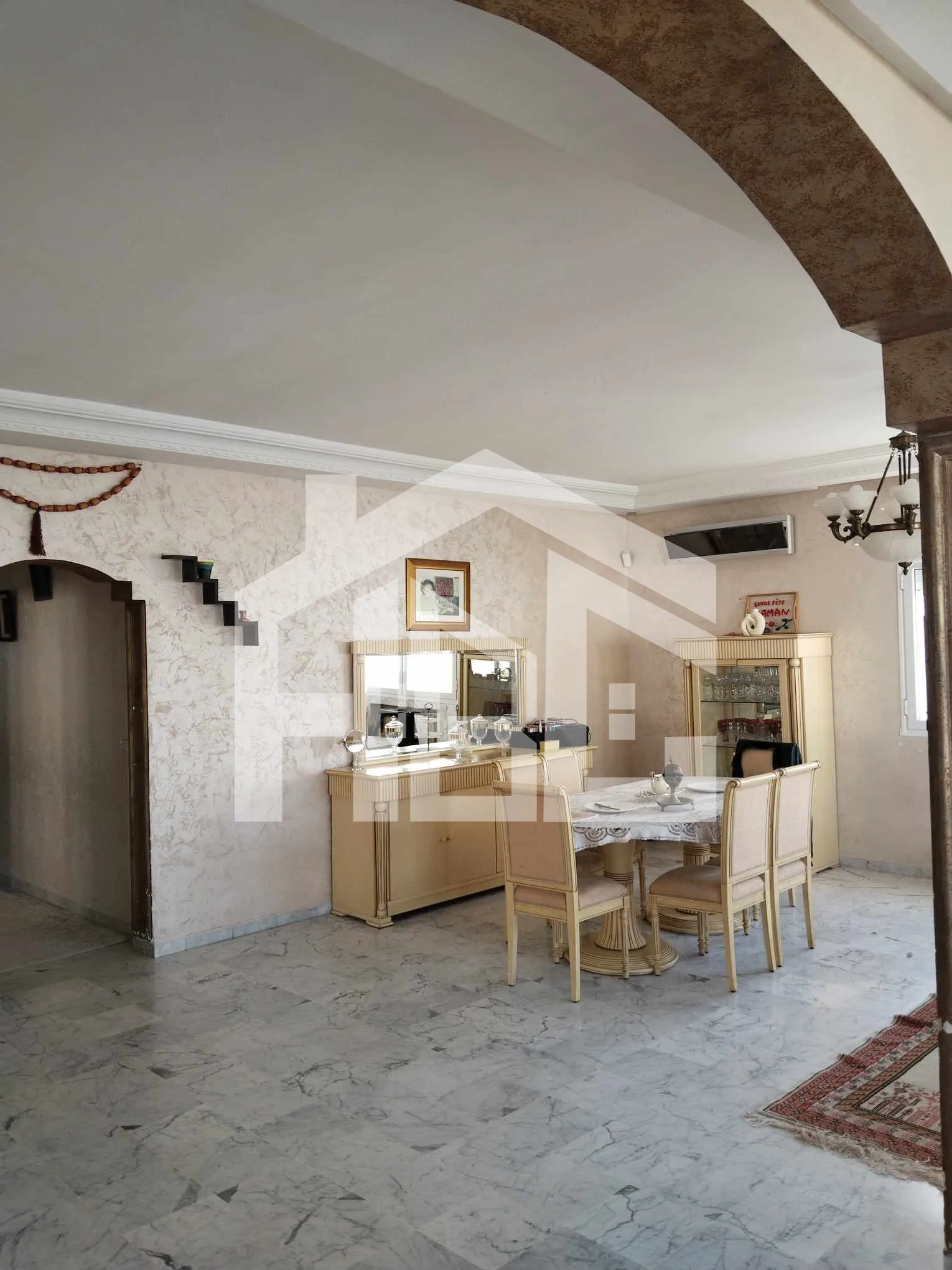 Villa de 460 m² sur un terrain de 500 m²
