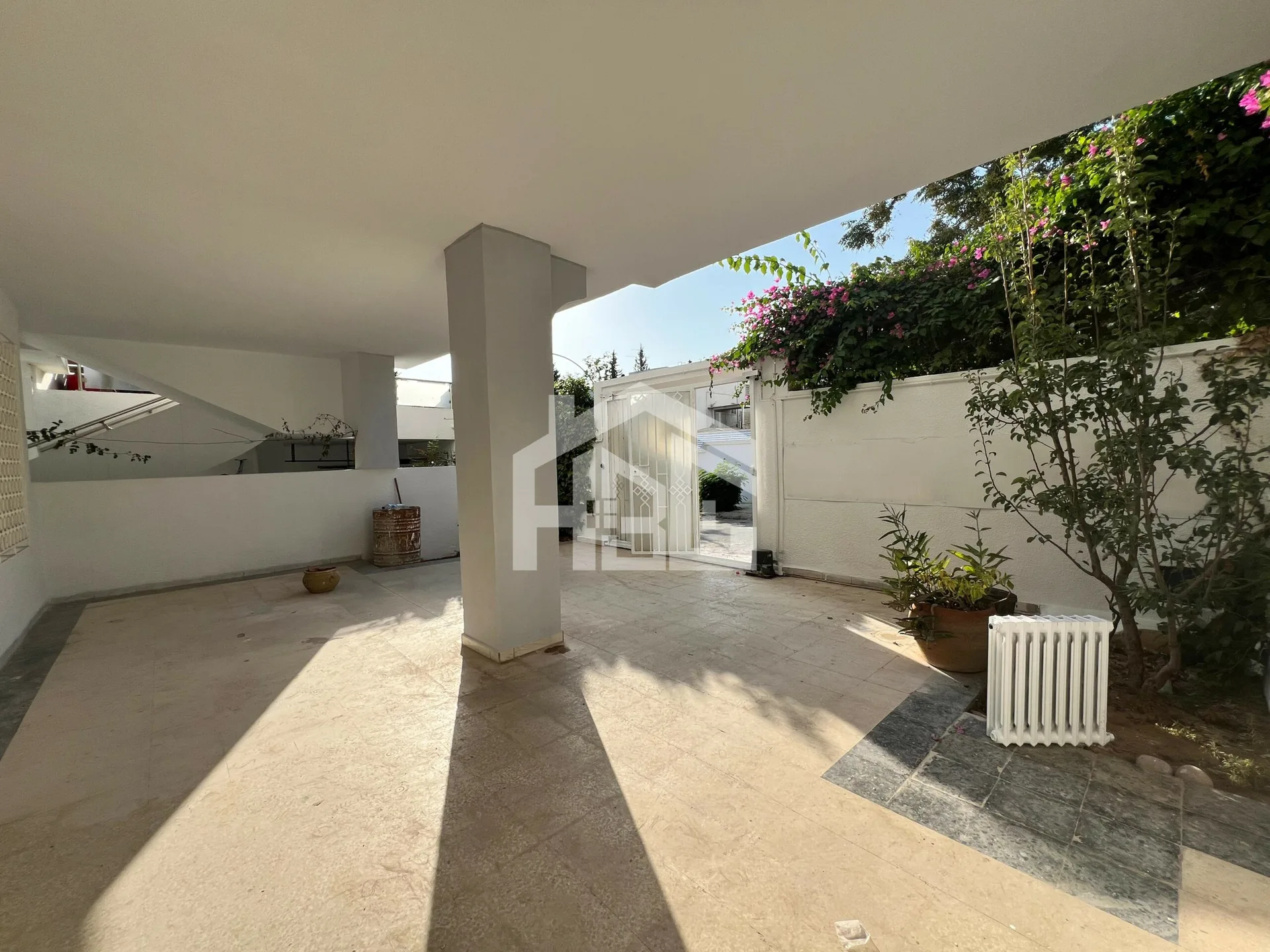 Un rez-de-chaussée de villa en S+3